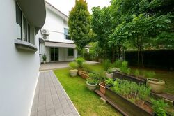 caldecott-hill-estate photo thumbnail #7